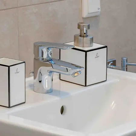 Geraeumige Moderne Wohnung Apartman *