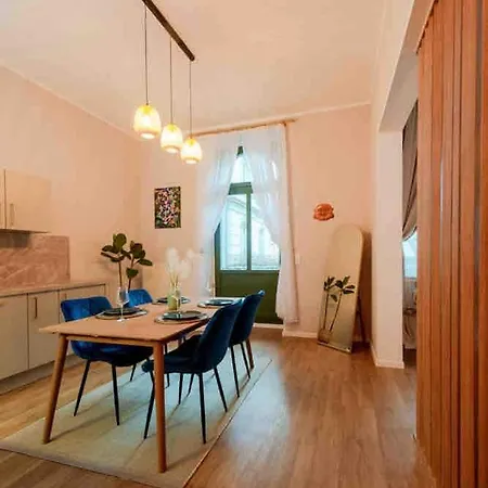Apartamento Geraeumige Moderne Wohnung *