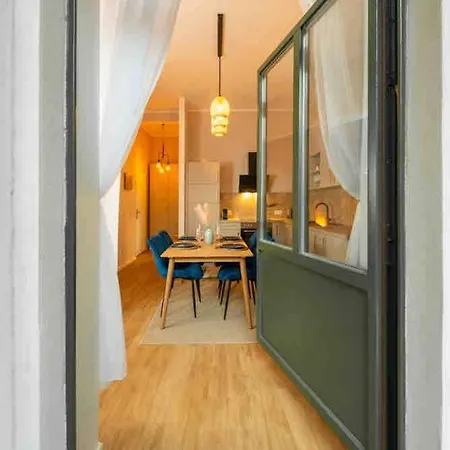 Geraeumige Moderne Wohnung Leipzig