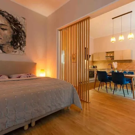Apartamento Geraeumige Moderne Wohnung